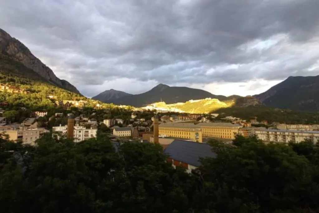 Apartment Appartement De Charme Le 1707 Au Coeur De La Cite Vauban Briancon